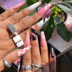 Press-on Nails -Fashion Clothing Store image0 4 1