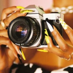 Press-on Nails -Fashion Clothing Store nailsdesktop